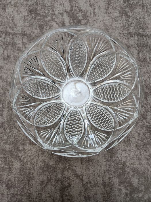 Продам хрустальные рюмки,фруктовницу