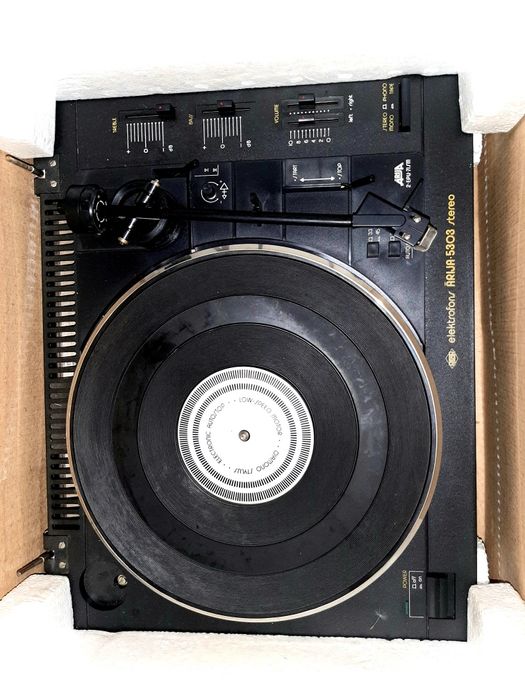 Продам виниловый проигрыватель