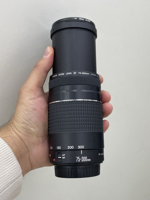Canon 75-300mm zoom obektiv