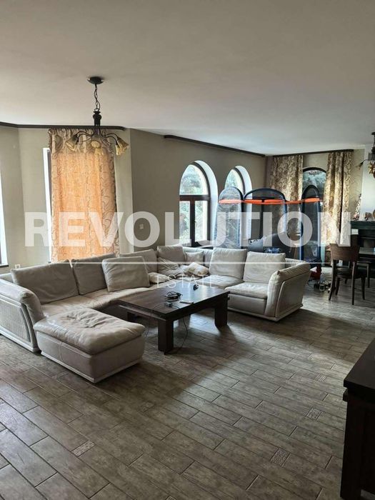 Къща в района на извън Варна!