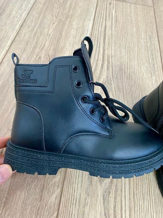 Продам новые ботинки на осень