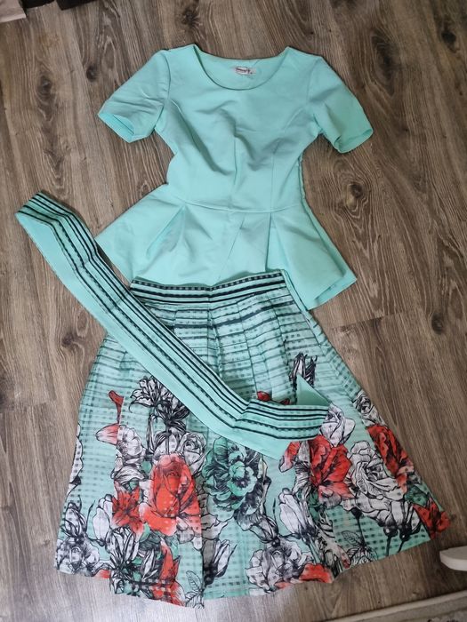 Продаю платья и блузки