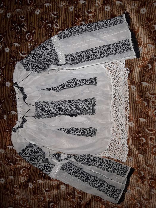 Ie si catrință costum popular