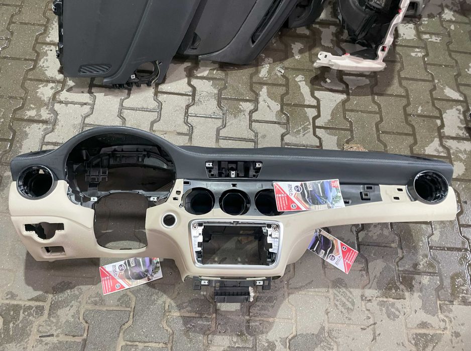 Mercedes Benz GLA / CLA  - plansa de bord doua culori - kit airbag