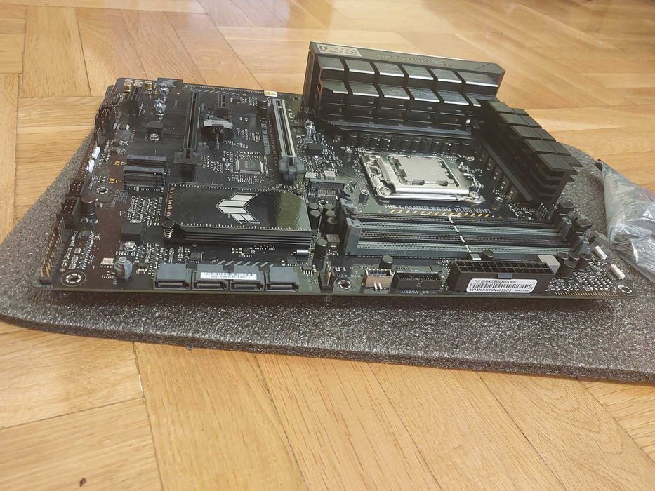 AMD Ryzen 9 7950X + Asus TUF Gaming B650 Plus Wi-Fi
