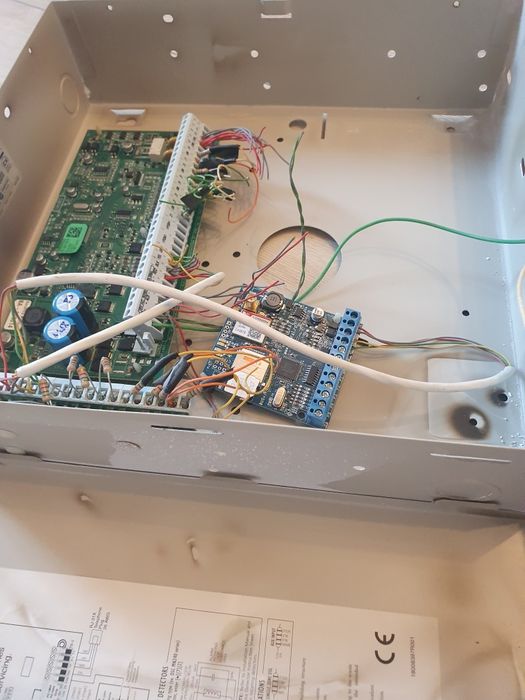 Centrala alarma DSC 8 zone 8 partitii PC 1864