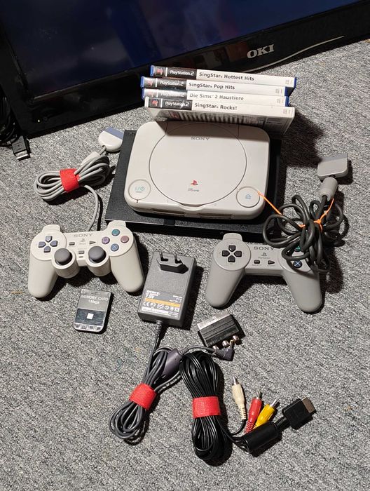 două console funcționale, PS ONE și PS 2 PlayStation
