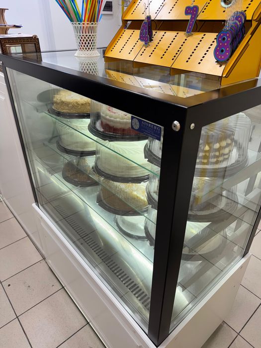 Продается витринный холодильник