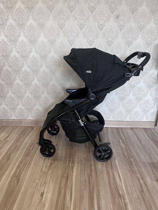 Коляска Joie прогулочная