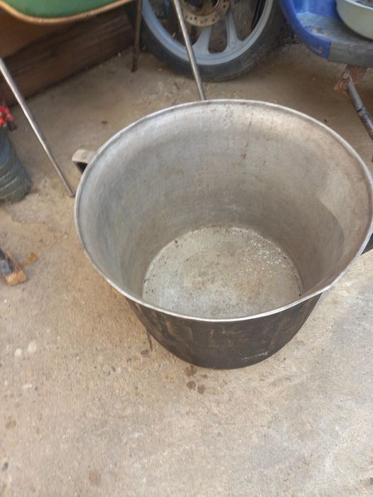 Vând ciaun tuci din aluminiu 50 60 litri are