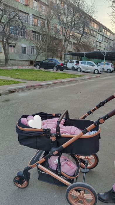 Коляска в отличном состаянии, использоволась,но выглядит как новая