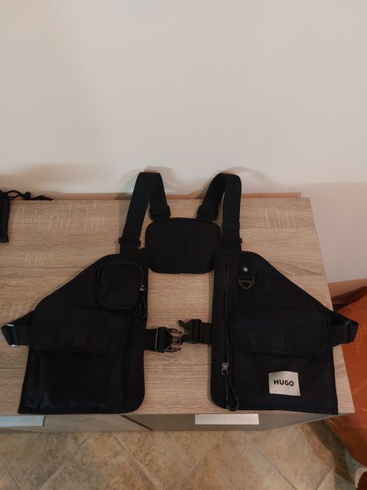 Мъжка чантичка тип жилетка HUGO