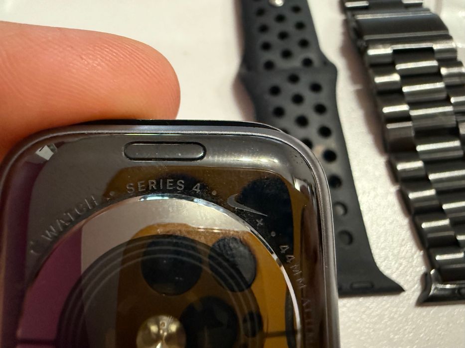 Apple Watch Nike+ Series 4 – 44mm | Отличен комплект + подаръци