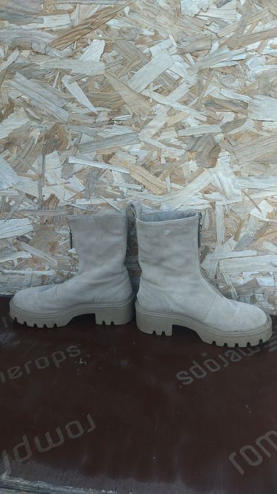 Дамски зимни бежави боти RESERVED.