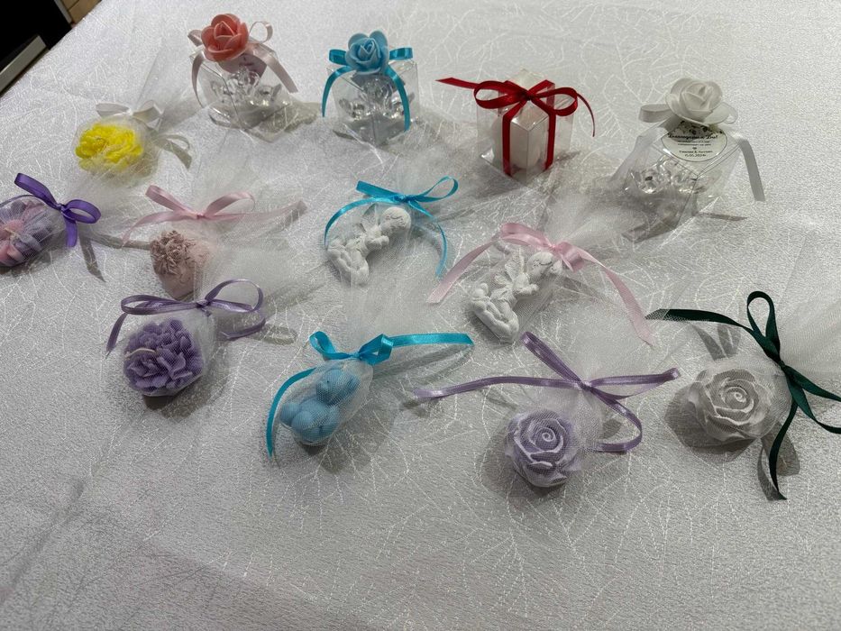 Подаръчета за гости и поводи - соеви свещи, гипсови фигурки