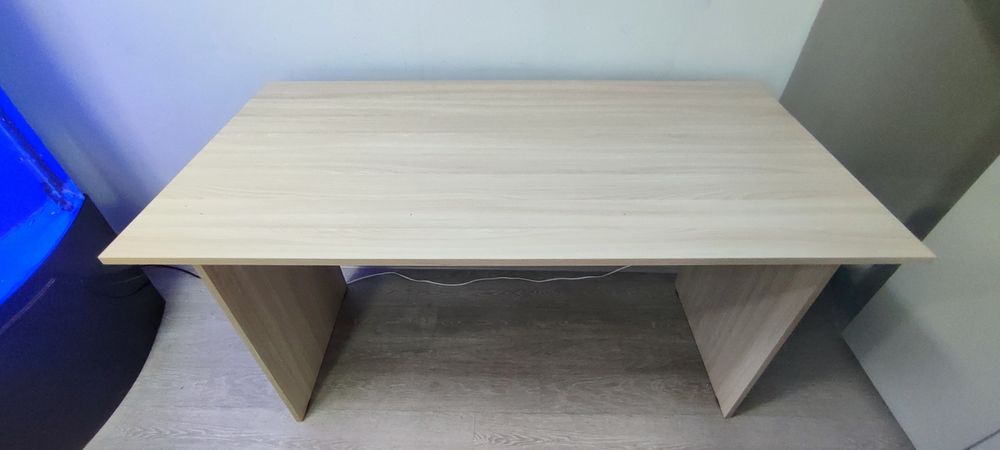 Стол кухонный бежевый