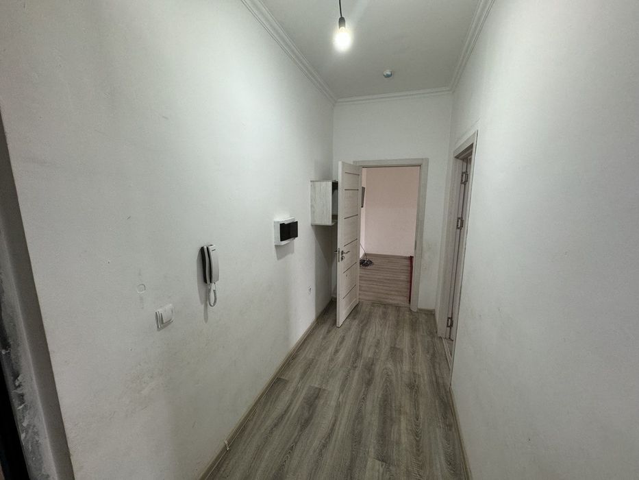 Янги хаёт тумани, Янги дархонда 2 хонали уй оилага арендага берилади.