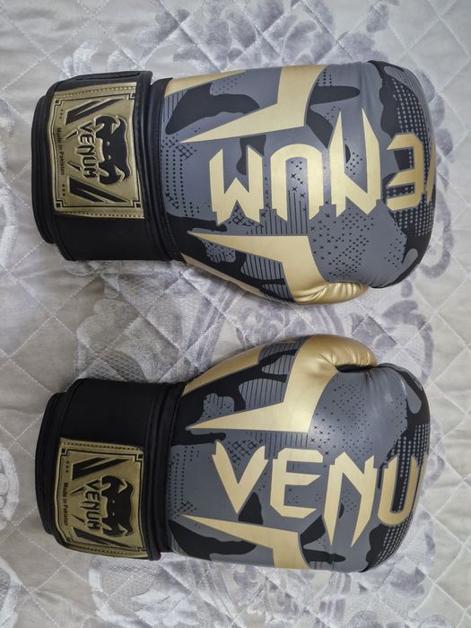 Боксёрские перчатки