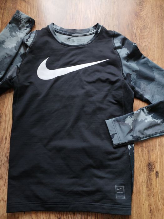 Nike Hyperwarm - юношеска блуза 158-170см.