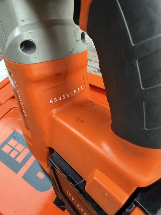 акумулаторен безчетков перфоратор на BTI