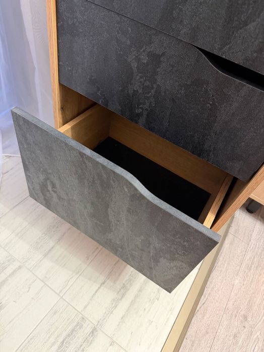 Скрин / шкаф / спалня