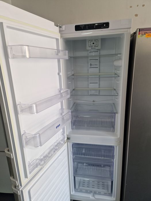 Хладилник с фризер Whirlpool A++ No Frost