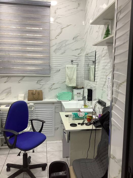 Действующая многопрофильная частная клиника. Первая линия.  Новза.