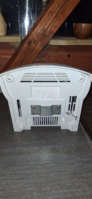 Uscator electric pentru maini