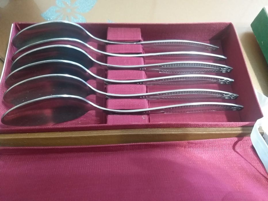 Продам 2 набора ложек