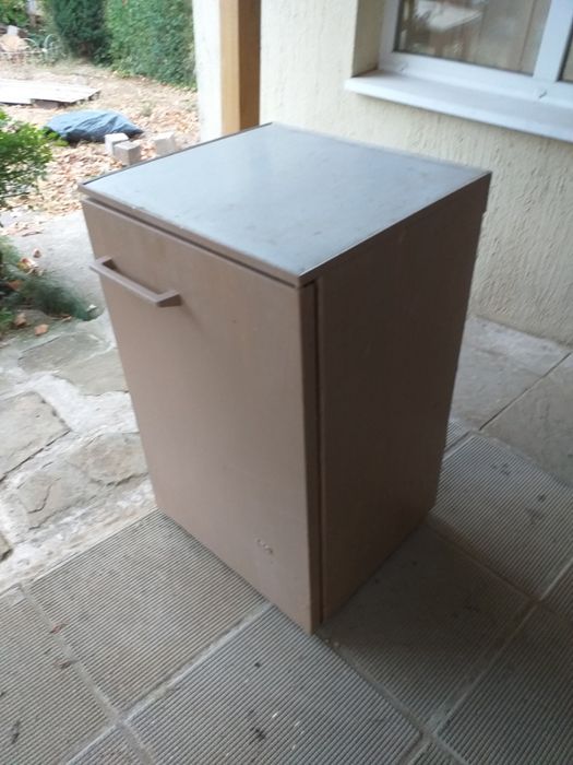 Хладилник AEG Junior, не работи. Може да се използва за шкаф.