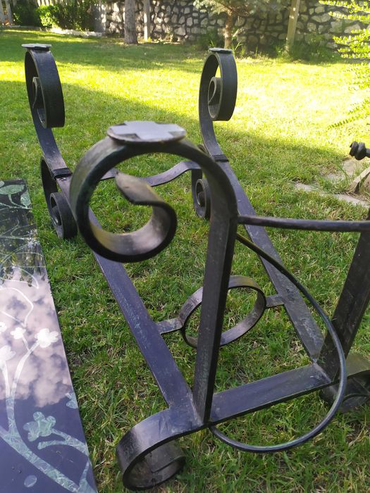 Уникат ! Маса ковано желязо + плот закалено рисувано стъкло .