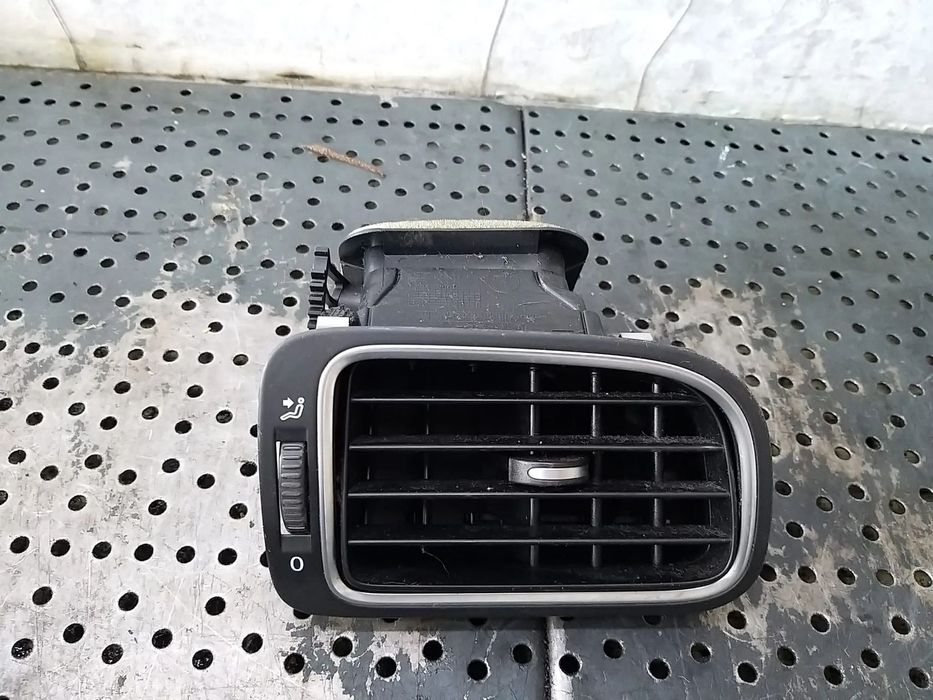 Grila ventilatie bord dreapta vw polo 6r 6r0819704