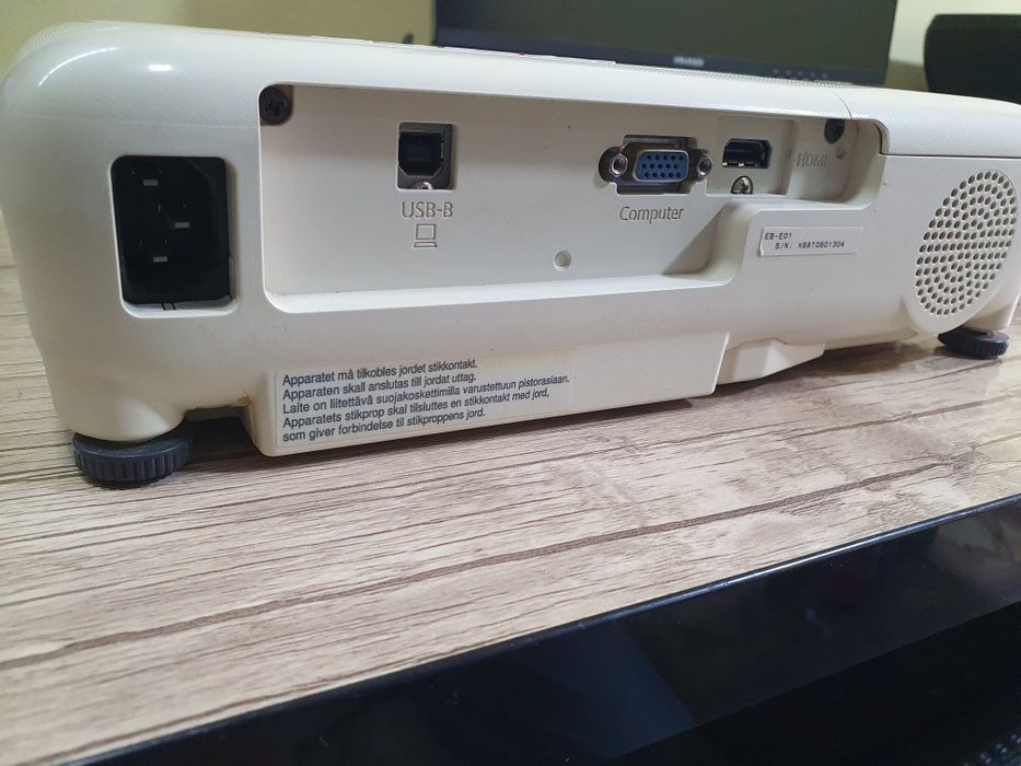 EPSON проектор зур холатда,кам ишлатилган,коробка документ