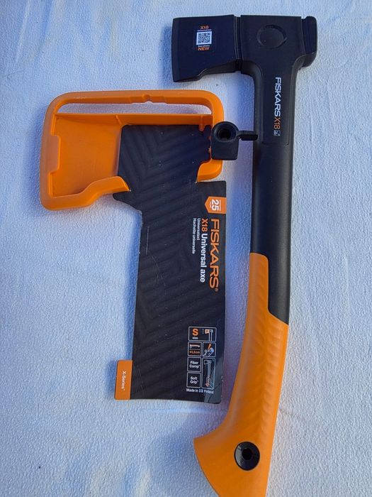 Toporas Fiskars X 18