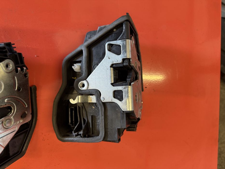 Брави за вратите на BMW БМВ