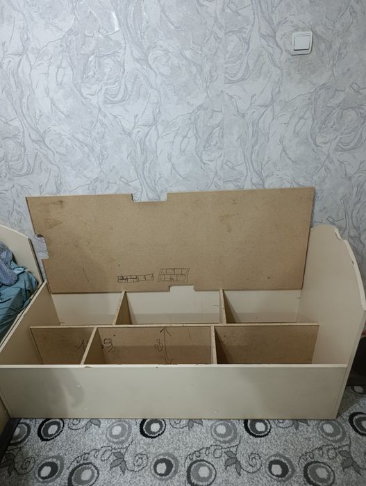 Кровать с матрасом