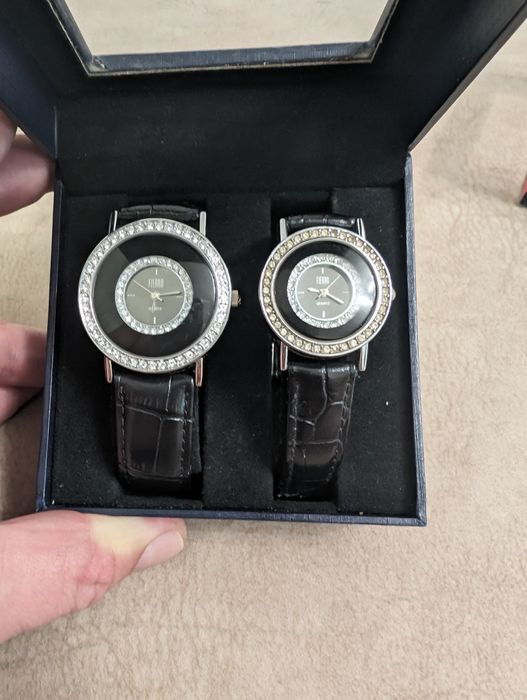 Продам пару часов