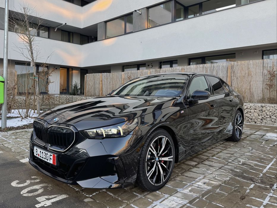 BMW 520D xDrive MHEV 2025/07 FULL M PRO 4x4 18.500KM ICONIC GLOW R20”