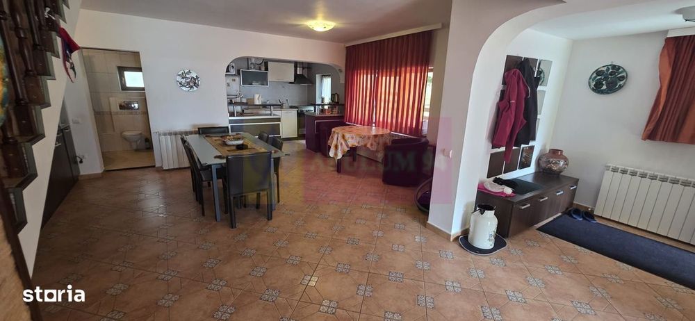 Vila duplex de vanzare cu 4 camere in Azuga