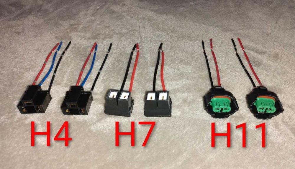 Set 2 mufe / Soclu pentru becuri H 11 , H 7 si H 4
