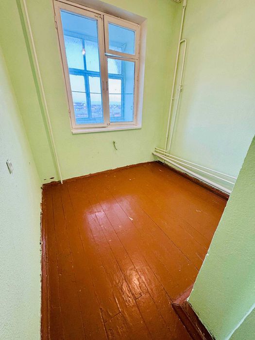 Сотилади!!! 2 - мактаб ёнида 1 - хоналик 2 хона қилинган квартира