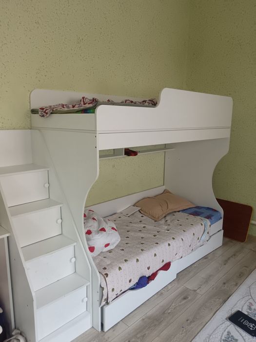 Двух яростный кровать