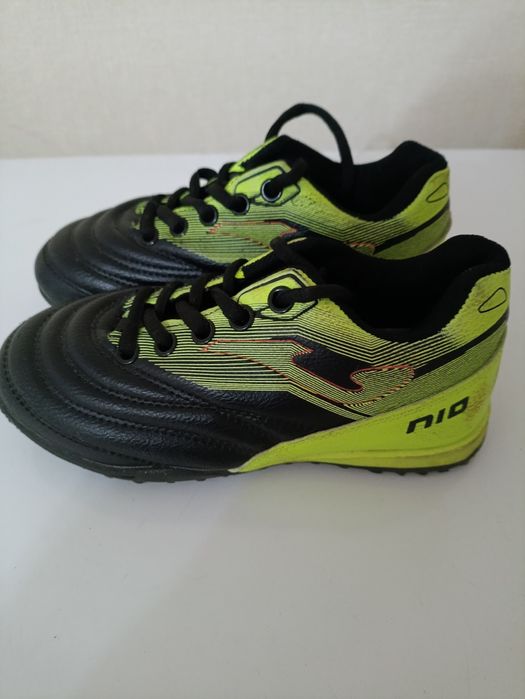 Продам детские кроссовки