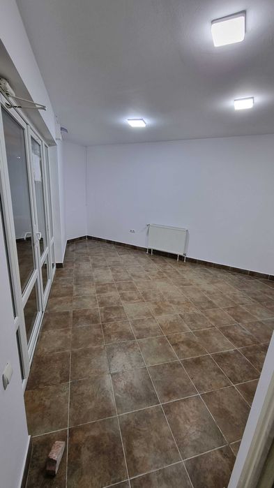 Birou CENTRAL de  vanzare, cu chirias, randament anual de 7% la Euro