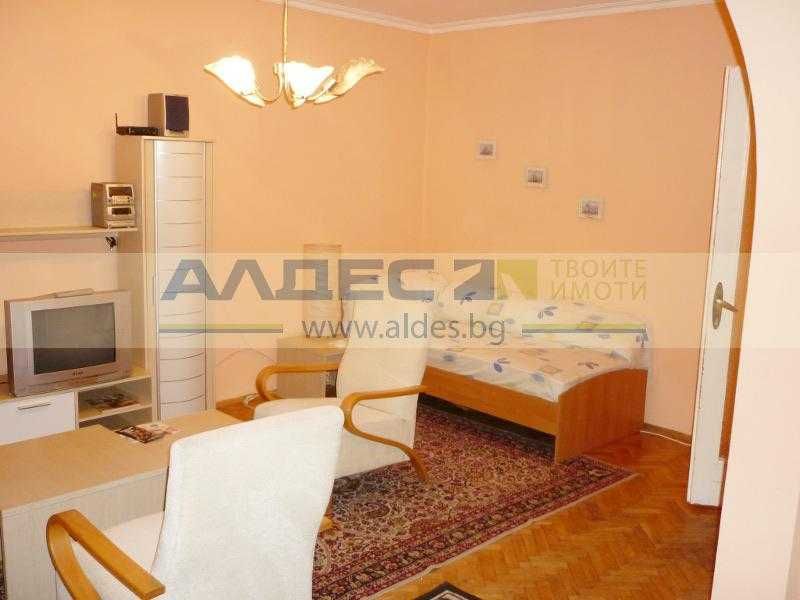 Дава се под наем Двустаен апартамент в София, Център - 75 кв.м за 598.23 € - Снимка #1