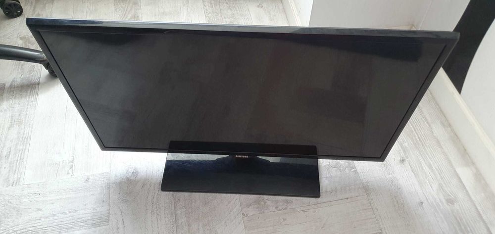 Televizor LED Samsung UE32F5000aw defect (are sonor dar ecranul e stins)