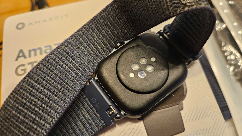 Amazfit GTS 2 смарт часовник