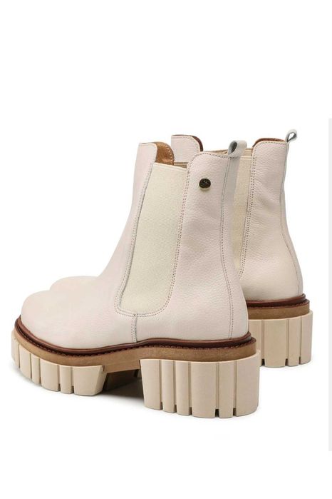 Нови! Maciejka Боти тип челси бежов цвят