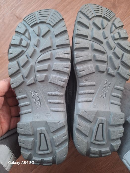 Продам ботинки новые тёплые