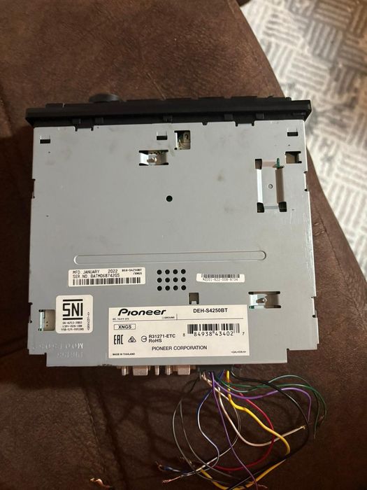 Продам сабвуфер и магнитолу